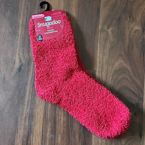 Accessories - NWT Snugadoo Socks. Very soft. One size.